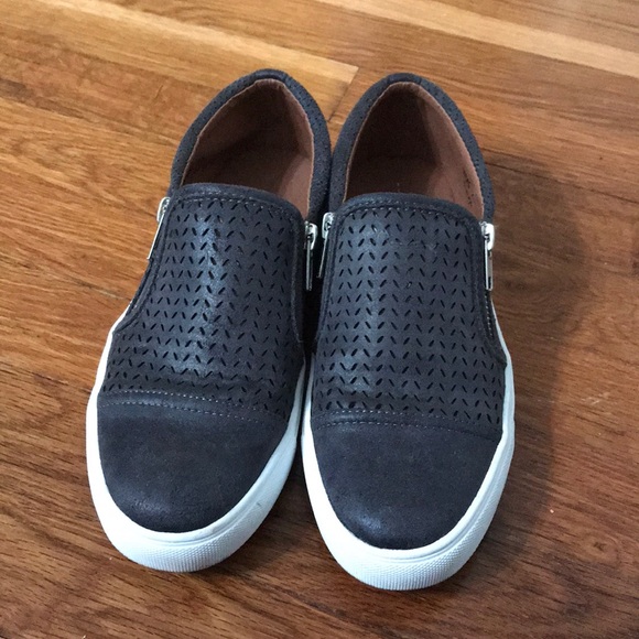 report shoes slip on